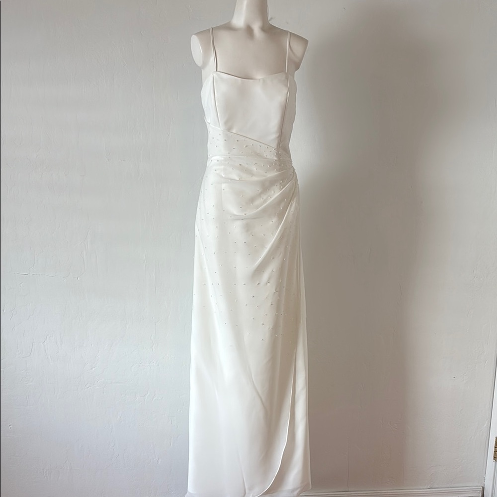 STUNNING! Ivory White Sleeveless Crystal Adorned Ruched Wedding Dress